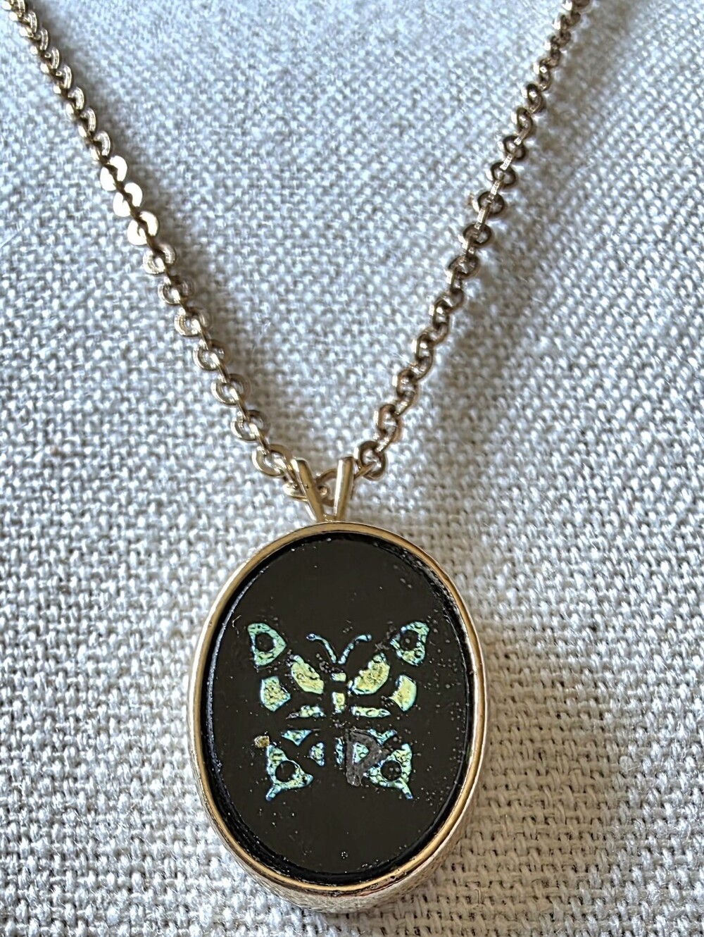 Vintage Avon shimmer butterfly pendant necklace